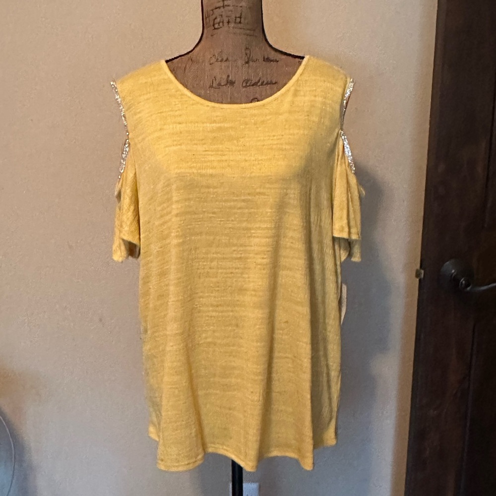 Lovely yellow plus top-New